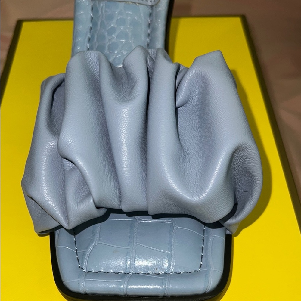 Women's Blue heels - Picture 6 of 7